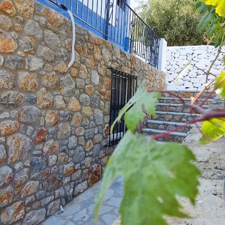 Petroula Apartman Emboriósz